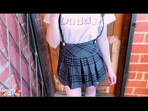 ❤️ Msichana wa shule Ananyonya Dick yake kwa kina na kutombana badala ya madarasa. ❌  ☑